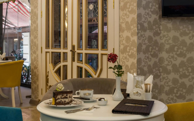 Empire Suite Hotel