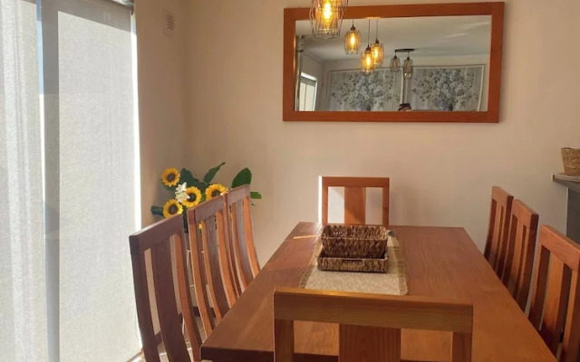 Linda Casa Familiar, Segura Y Muy Buena Ubicación