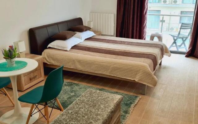 Studio Escape Mamaia next by LOFT