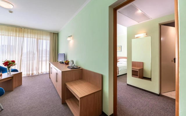 Jeravi Hotel