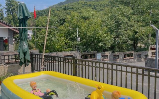 Anji semi-hidden b&B