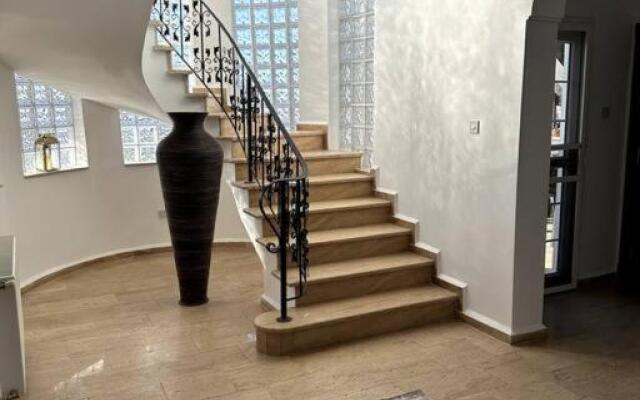 Beautiful 5 bed Villa with Pool