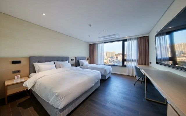 Hotel Summit