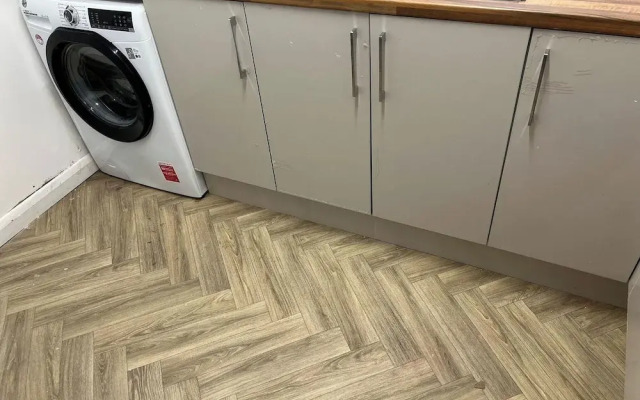 5 Bedroom Cosy Bloxwich Stay - Wifi & Free Parking