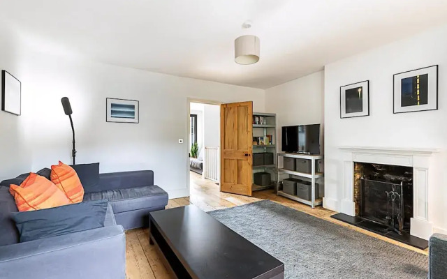 Stylish Chiswick Apartment With a Private Terrace