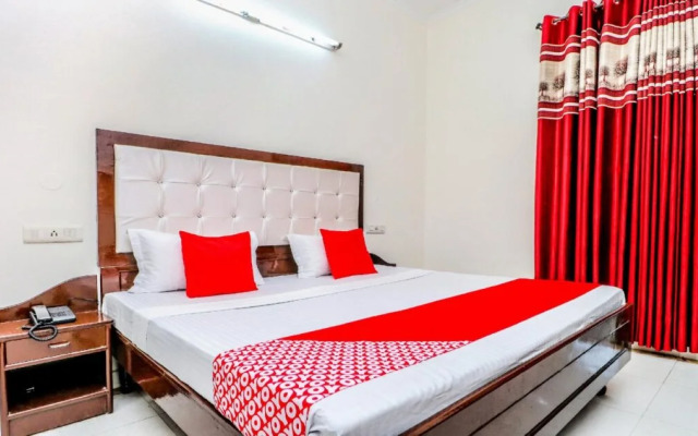 Preet Lodge Mohali by OYO Rooms