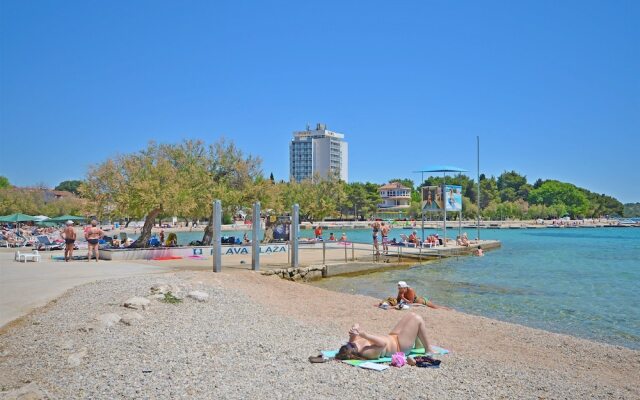 Apartments and Rooms Mladen