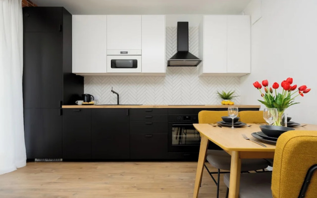 Bright Apartment With Parking by Renters