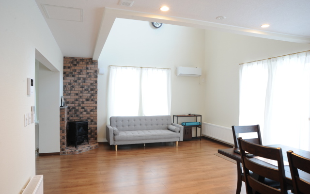 Jadan House