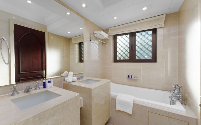 Maison Privee - Tasteful Apt cls to Burj Khalifa & Dubai Mall