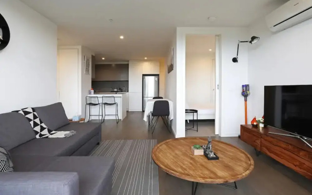 Stylish And Modern 2 Bedroom Melbourne Retreat