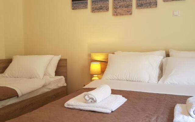 City's Center Lux. Apt.Up 6 persons and BBQ