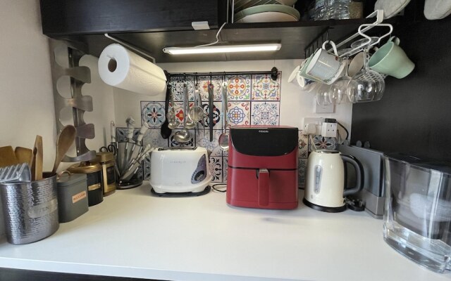 Large 1-bed Studio in London Well Equipped