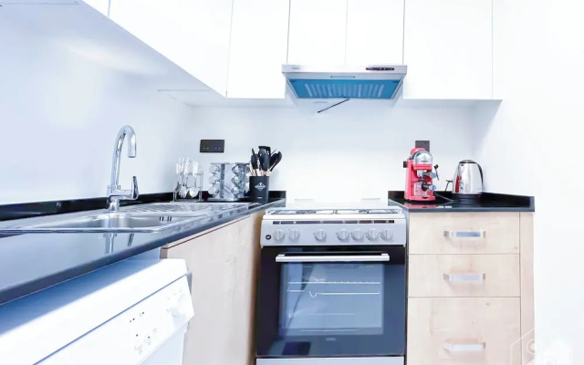 Luxury 1-br Villa in Rukan: Dubai Skyline Views!