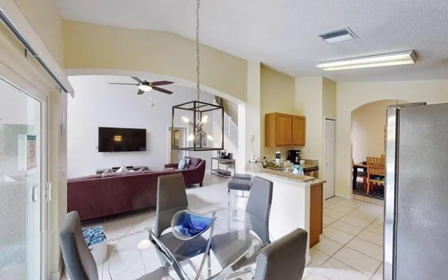 5 Bedroom Beautiful Pool Home! 5 Home by Redawning