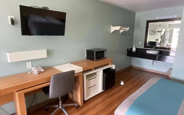 Country Yard Inn and Suite