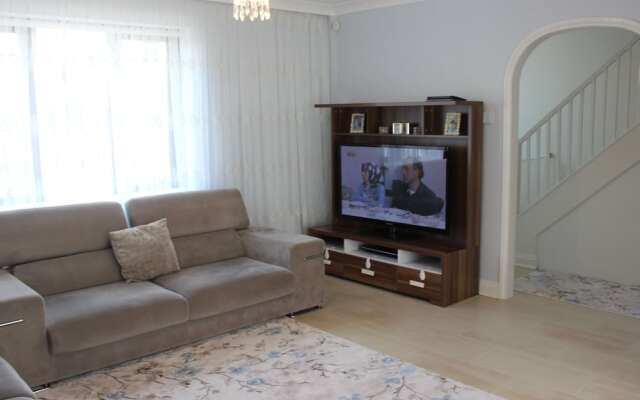 Lovely 3 Bedroom House With Large Garden