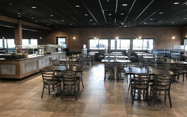 Blue Grass Inn & Suites