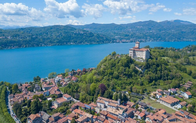 Alla Corte Di Angera