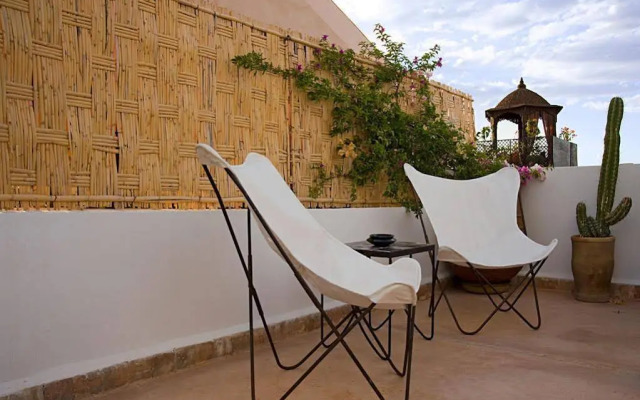 Riad Le J