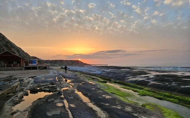 Serene Three-bedroom Retreat in Unforgettable Setting