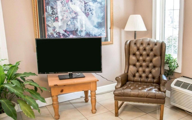 Econo Lodge Pooler - Savannah I-95