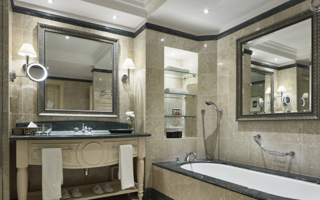 Aphrodite Hills Hotel