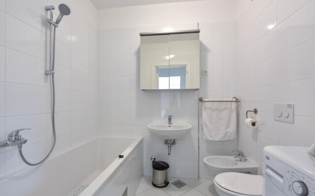 Amazing apartment in Podstrana w/ WiFi and 2 Bedrooms