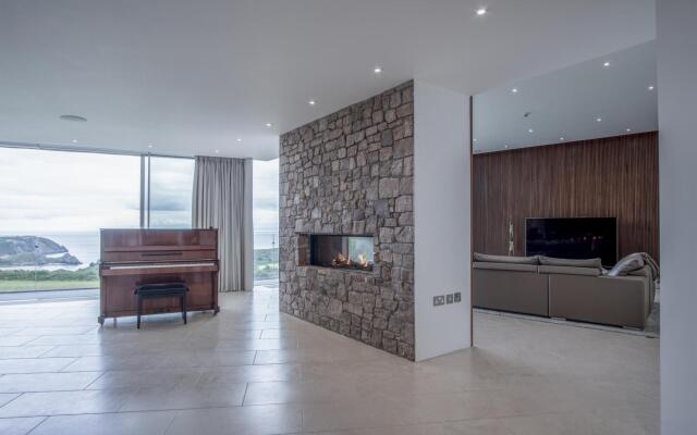 Bryn House - Luxurious 5 Bedroom Holiday Home - Penmaen