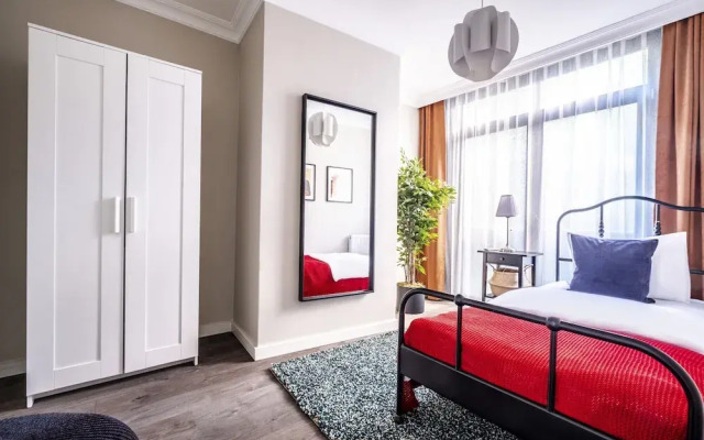 Central Flat With Sleek Interior in Sisli