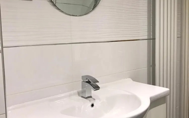 Hull Spacious Guest House-3