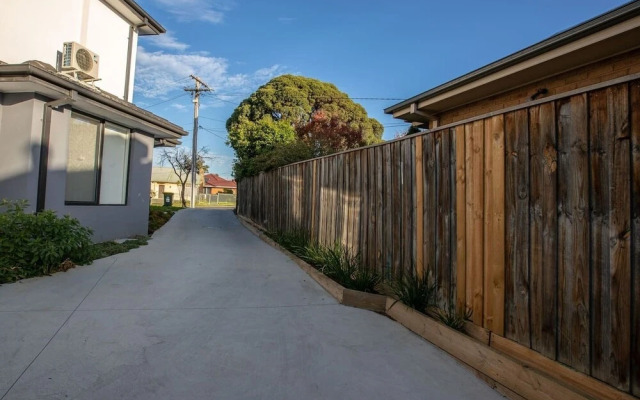 Trendy Sweet Home In Blackburn South