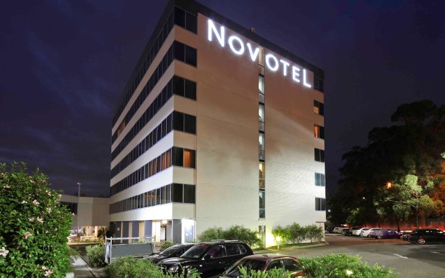 Novotel Sydney West HQ Hotel