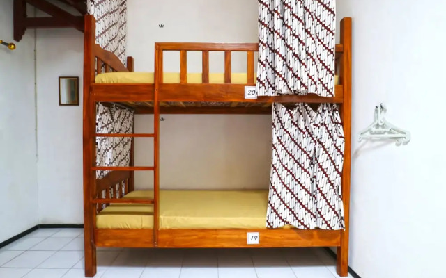 Rumah Larasati - Hostel