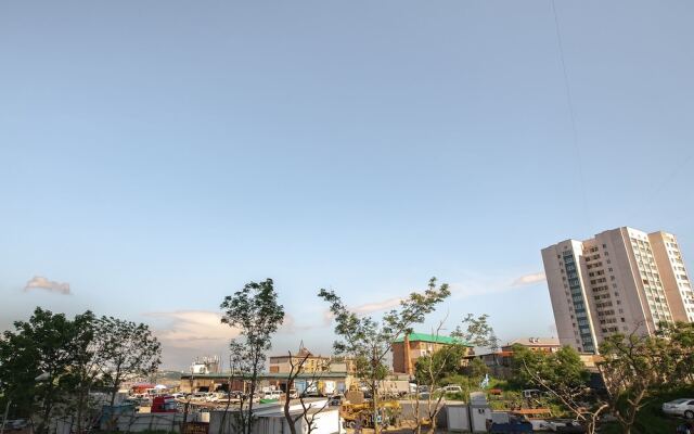 One Room Apartment on Leonova St. 66