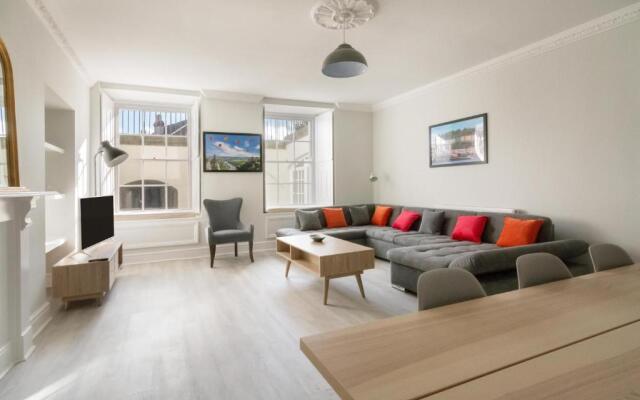 Luxury 2 bedroom Clifton flat with free parking