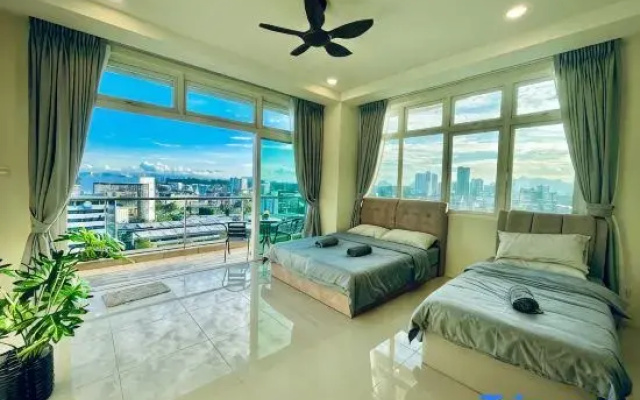 Kuching City Center Apartment With City View