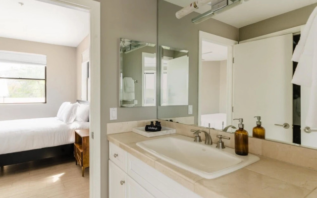 N 75th St 201 - Ivory I