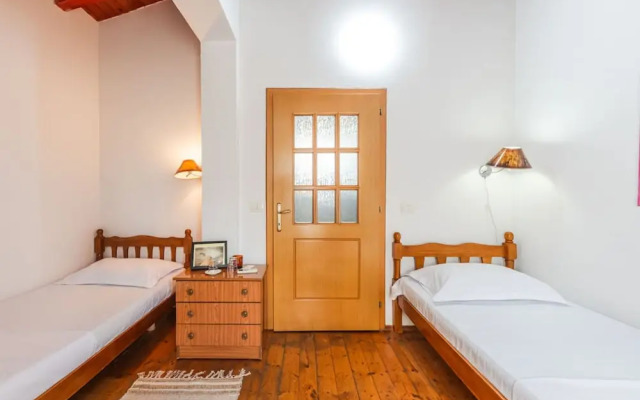 Guesthouse 'hapa të Lehtë' - Room 1 - Pro Bono