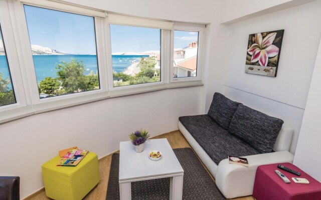 Beautiful Home in Pag With Wifi and 6 Bedrooms