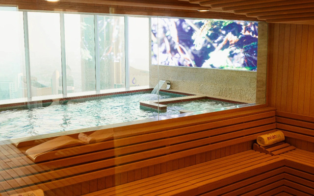 The Bentley Luxury Hotel and Suites