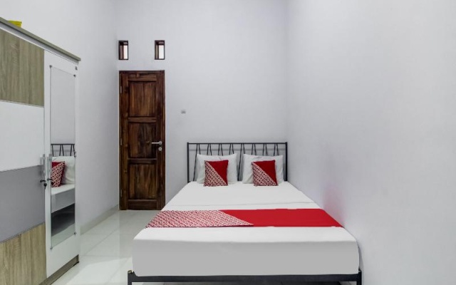 Cottage Putra Mutun Beach by Oyo – Guest Rooms – Bandar Lampung