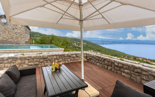 Villa Karla in Poljane