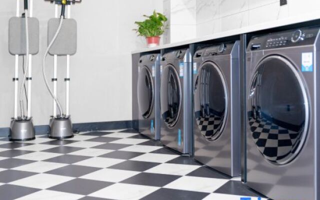 Xana Hotelle (Wuhai People's Square High Speed Railway Station)