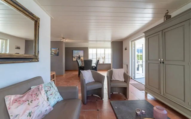 6-person House With a Beautiful Garden