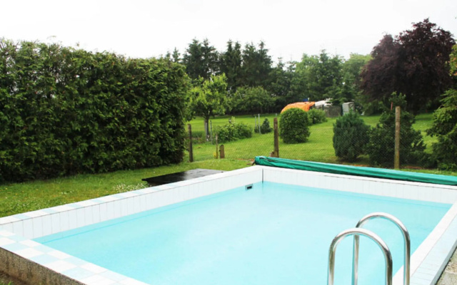 Schone Zweizimmer-ferienwohnung mit Pool im Garten