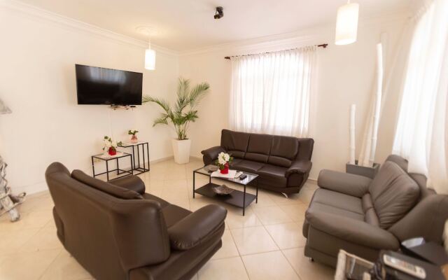 Private 6 Bedroom Villa Great for Parties