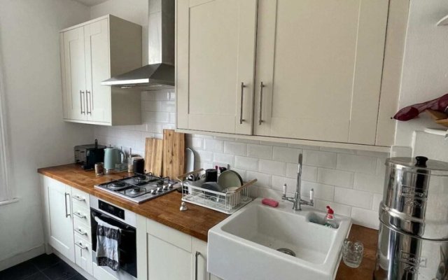 Inviting Vintage Style 1BD Near Hackney Central