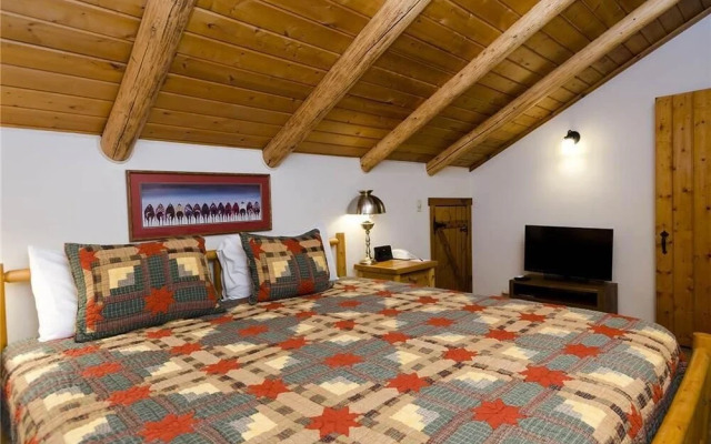 Ponderosa 6 Br Home by RedAwning