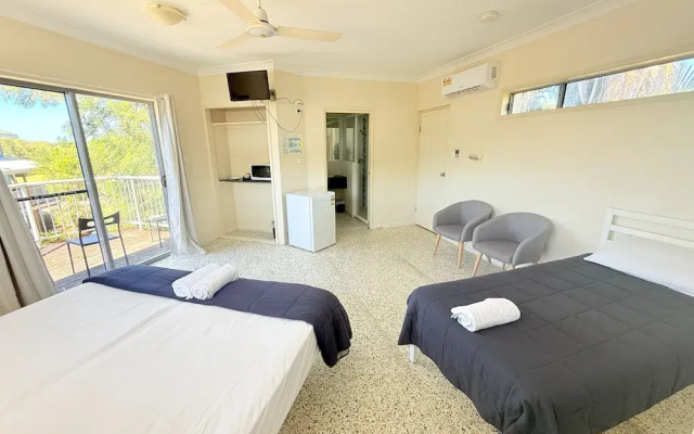 Emus Beach Resort
